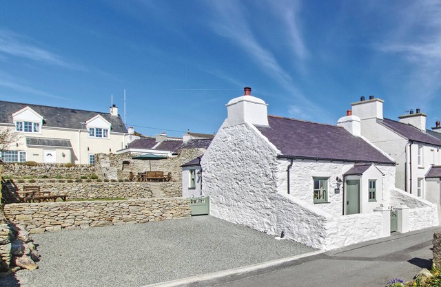 2 bedroom accommodation in Holyhead Mountain, near Trearddur Bay