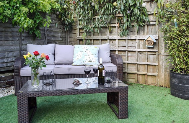 2 bedroom accommodation in Worthing