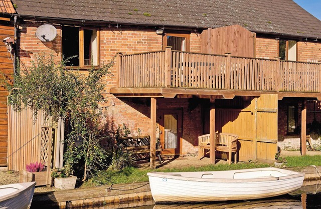 2 bedroom accommodation in Wayford Bridge, near Stalham