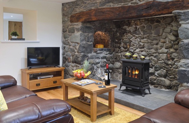 2 bedroom accommodation in Bryncrug, near Tywyn