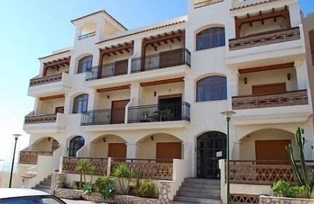 2 Bedroom Air-conditioned Apartment With Roof-top Pool And Sea Views