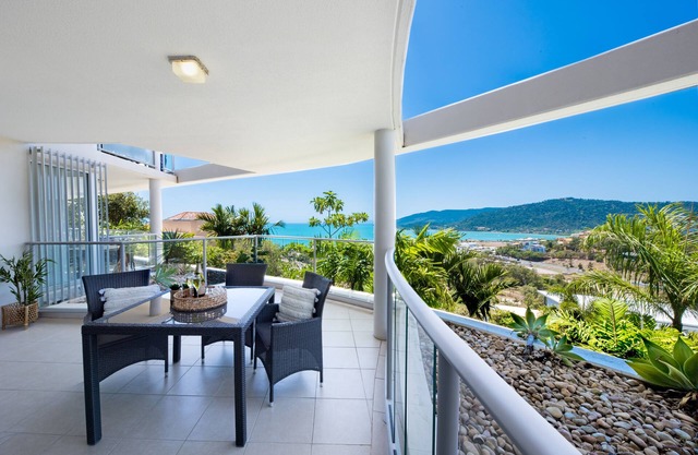 2 Bedroom Apartment in the heart of Airlie Beach with beautiful water views.