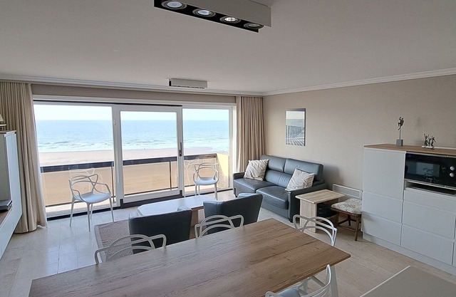 2 bedroom apartment with sea and dune views, 2 bathrooms + GARAGE + Wifi