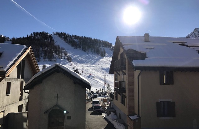 2 bedroom apartment overlooking the slopes
