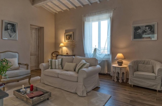 2 bedroom apartment in tuscany