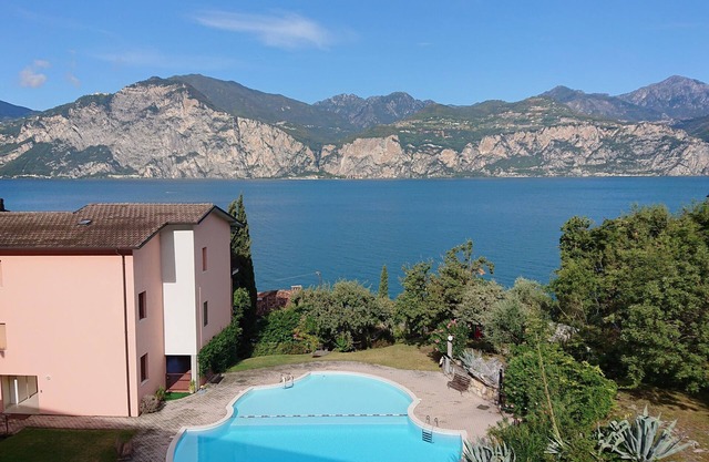 2 bedroom apartment in malcesine
