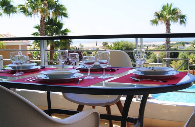 2 Bedroom Apartment with Sea View Near Golf for 4 People