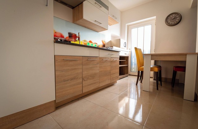 2-bedroom apartment with AC, WiFi - 50 m near Lake Bled with extra entrance