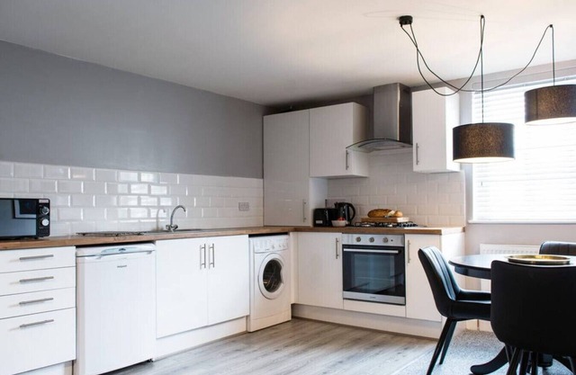 2 Bedroom Apt Leamington Spa Hosted By Golden Key