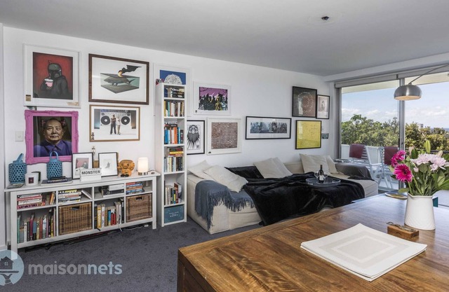 2 Bedroom Apt With Balcony & Ocean Views