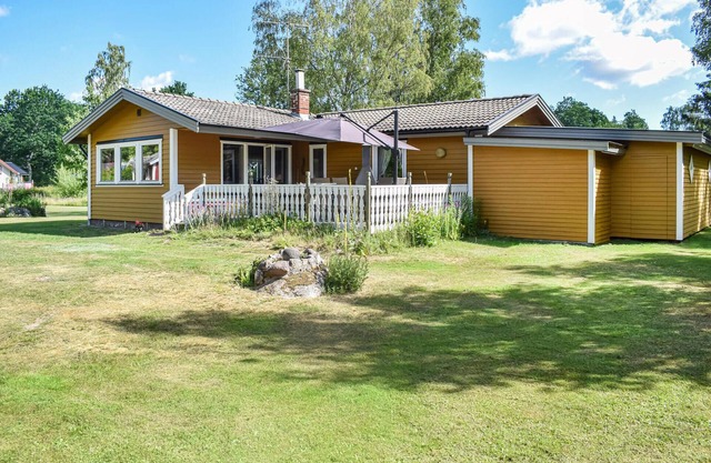 2 bedroom beach front home in Rockneby