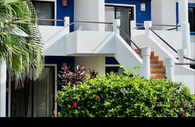 2-bedroom condo in beautiful Playa Del Coco. 5 minute walk to beach