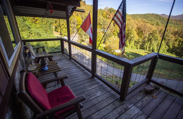 2-bedroom cabin just 8 minutes from Tail of the Dragon