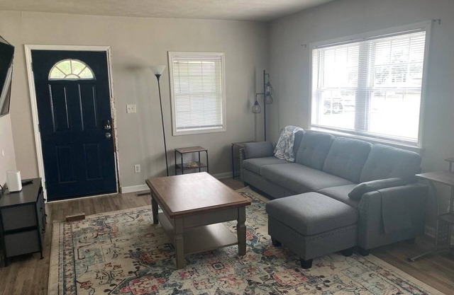 2 Bedroom, Close to Championship Park, sleeps 4 with bunk beds