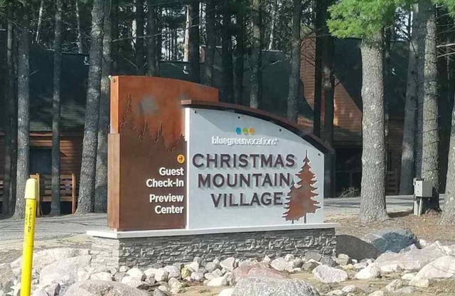 2 bedroom cottage at Christmas Mountain Village in Wisconsin Dells.