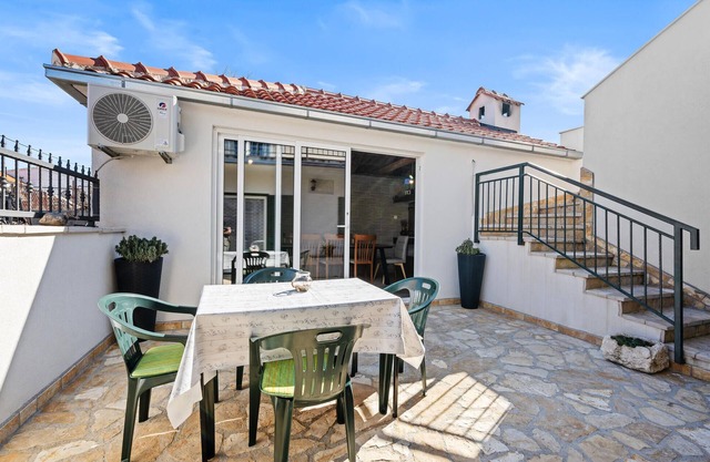 2 bedroom gorgeous apartment in Vezac