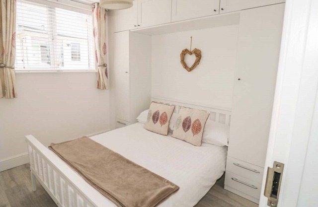 2 Bedroom Holiday Cottage
