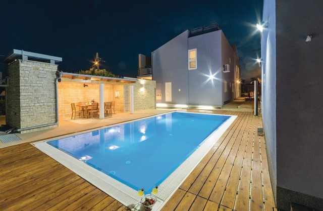 2 bedroom lovely apartment in Veli Rat