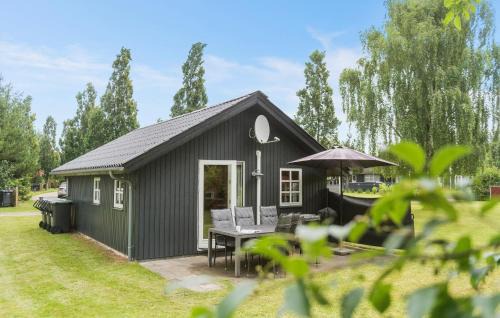 2 Bedroom Lovely Home In Hovborg
