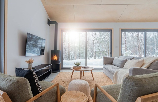 2 Bedroom, Pet Friendly Forest Chalet With Hot Tub