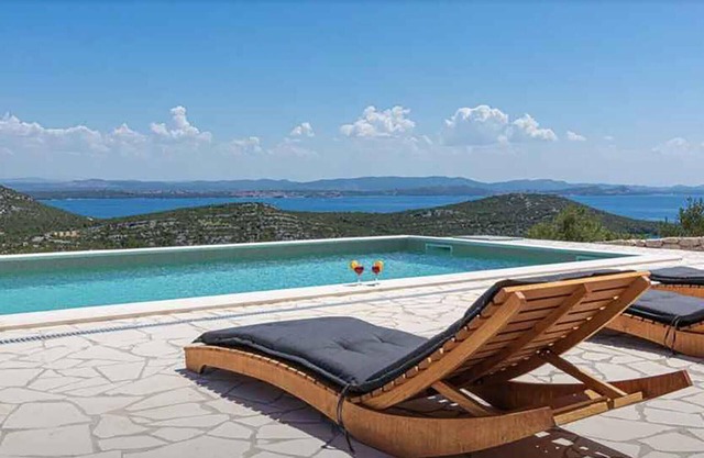 2 bedroom stunning home in Tkon