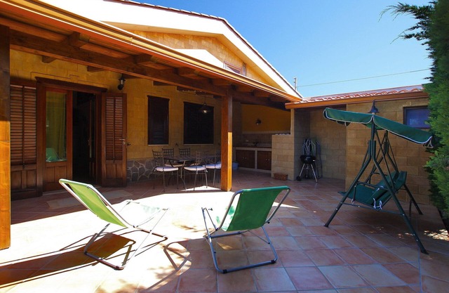 2 bedrooms, 2 Bathrooms Villa, near the Sea, Garden, AC, 10 minutes from Cefalu