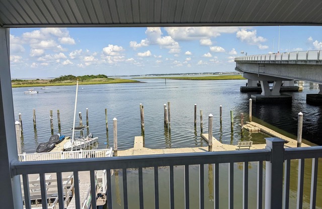 2 BR Bayfront Condo with Gorgeous Sunsets, in Ocean City NJ