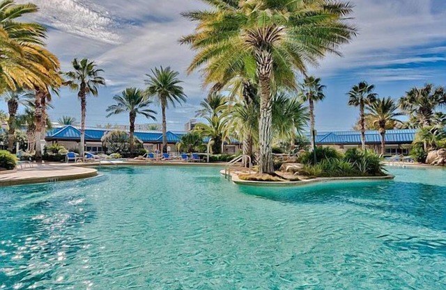 2 BR King Suite walk/shuttle to Beach, 11,Pools