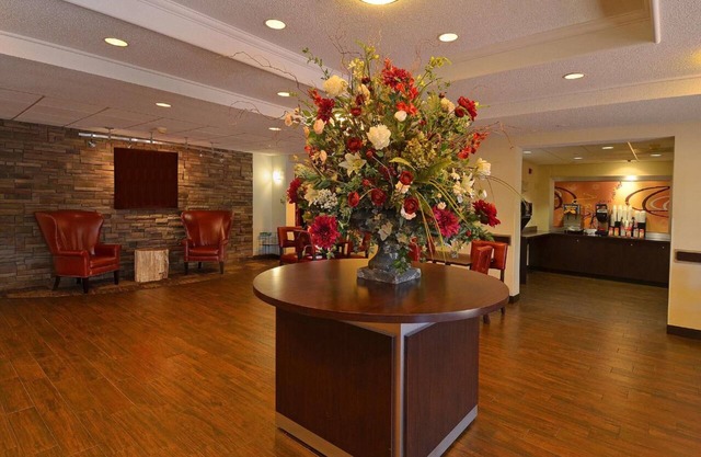 2 Budget-Friendly Getaway Units with Pool! Near The Alamo, Relax and Unwind!