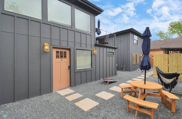 2 Chateaus - Custom Homes - Modern - Fully Gated with Parking