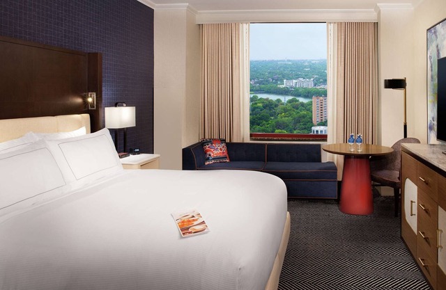 2 Connecting Suites at a 4⭐️ Hotel