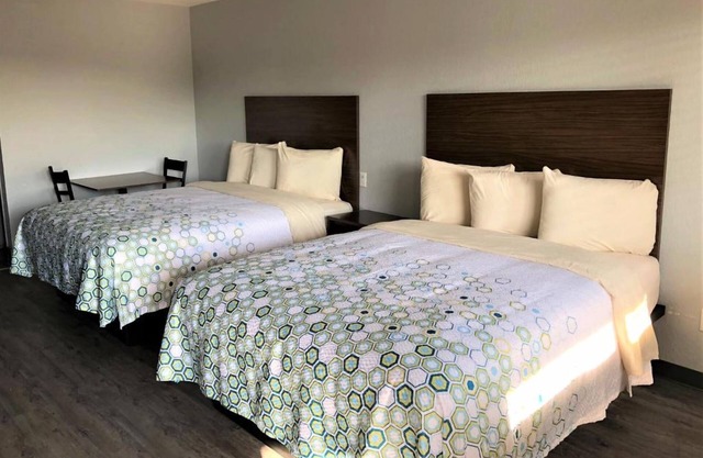 2 Convenient Studios Near Riverwalk w/Kitchenette, Perfect for Extended Stays