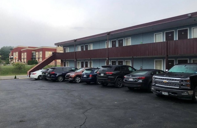 2 Double Beds Non Smoking, Red Carpet Inn, Microwave, Near VT Campus | 2 Units