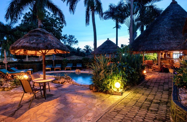 2 Friends Beach Hotel