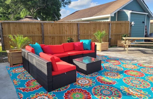 2 Homes*Kemah*NASA* 2 Hot Tubs*Arcade Games