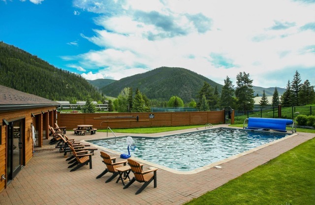 2 king beds & private baths, queen sleeper. nFree shuttle just minutes to slopes