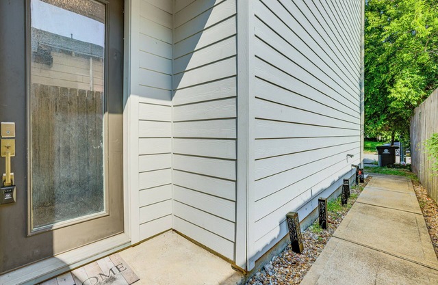 2 Mi to Dtwn: Modern Houston Home w/Private Patio