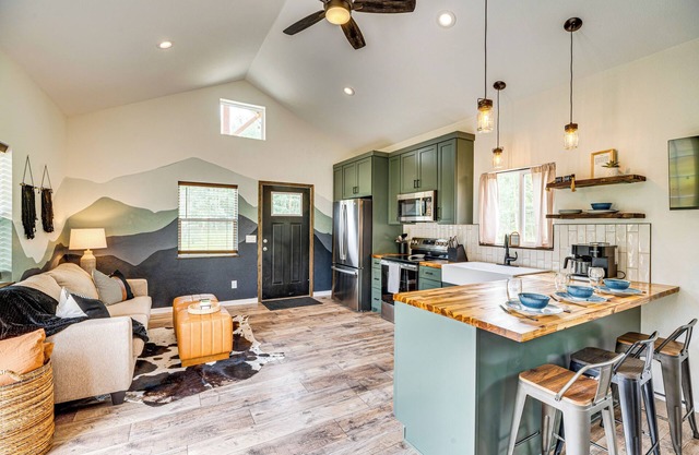 2 Mi to Eleven Mile Reservoir: Tiny Glamping Cabin