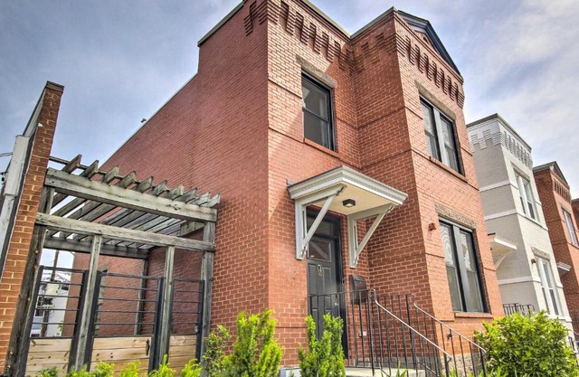 2 Mi to National Mall Modern DC Retreat with Patio