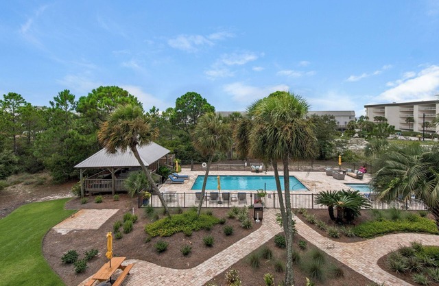 2 Minutes To The Beach & Dog Friendly - Sleeps 4