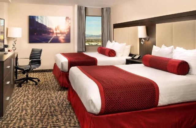 2 Modern Units in “Entertainment Capital of the World!” Pools, Casino, Shopping