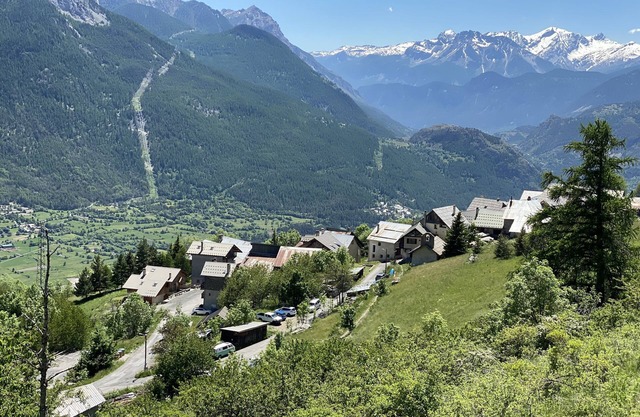 2 room apartment in village house overlooking Briançon