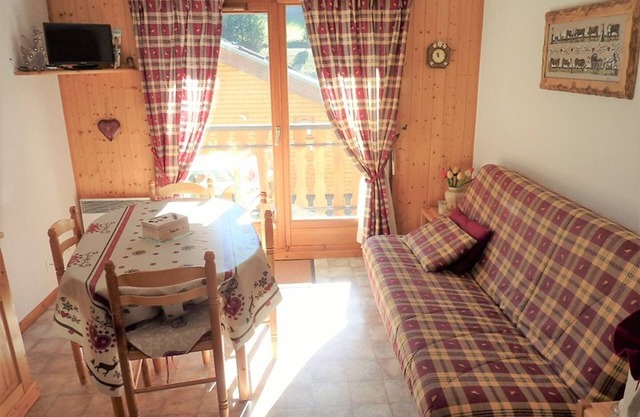 2-room apartment with balcony, parking - Quiet area