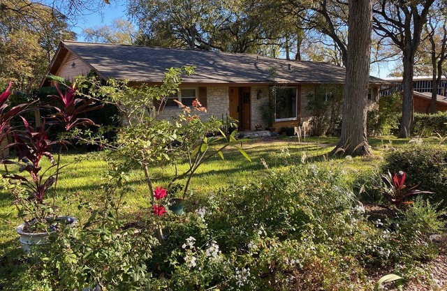 2 Room Suite In Beautiful Barton Hills-Perfect for SXSW, ACL and Barton Springs