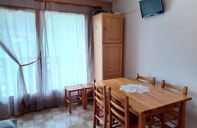 2 rooms + cabin with balcony and equipped kitchenette