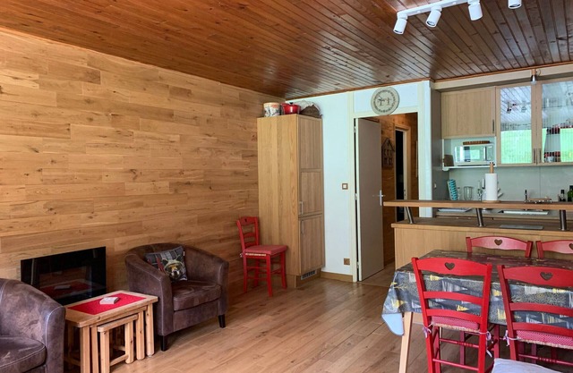 2 Rooms for 6, south-facing, balcony on slopes