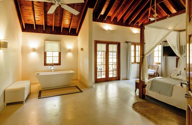 2 Story 2 Bedroom 5 Star Luxurious Villa in Negril, perfect for family
