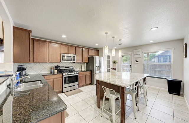 2 Story 4 Bedroom Modern Home near Kalahari Resort