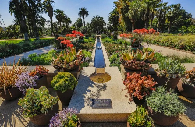 2-story spacious townhouse close to food/stores