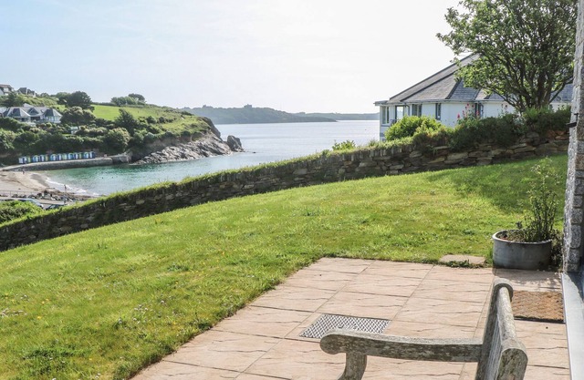 2 THE DUNES, family friendly, country holiday cottage in Falmouth